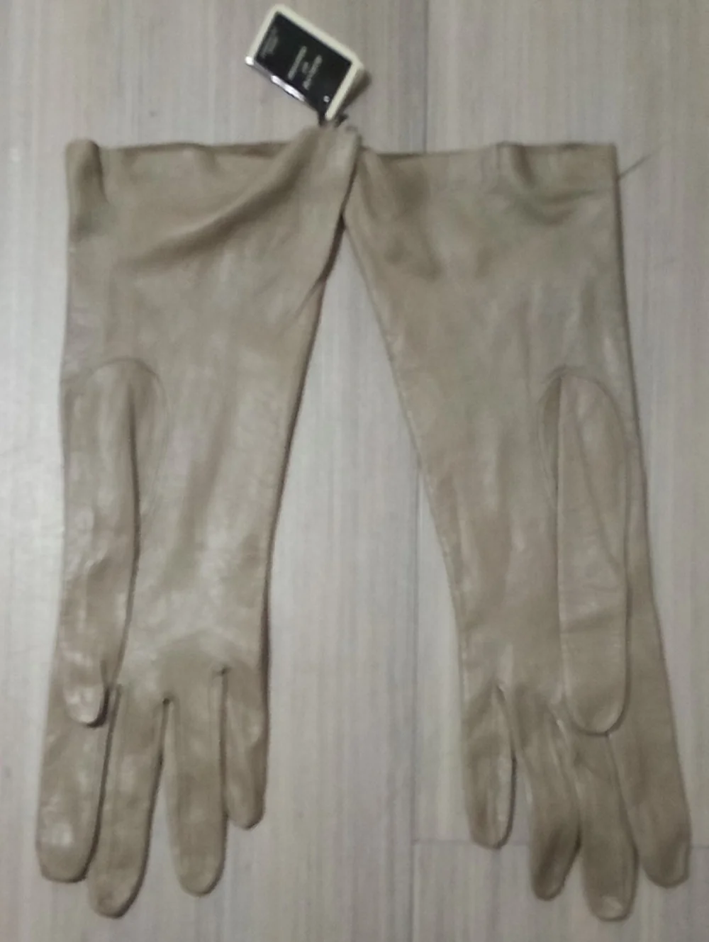 🌁 NWT: ROGER FARE'; VINTAGE (DEADSTOCK) PARIS KIDSKIN LTH. GLOVE. BIEGE/7 1/4.